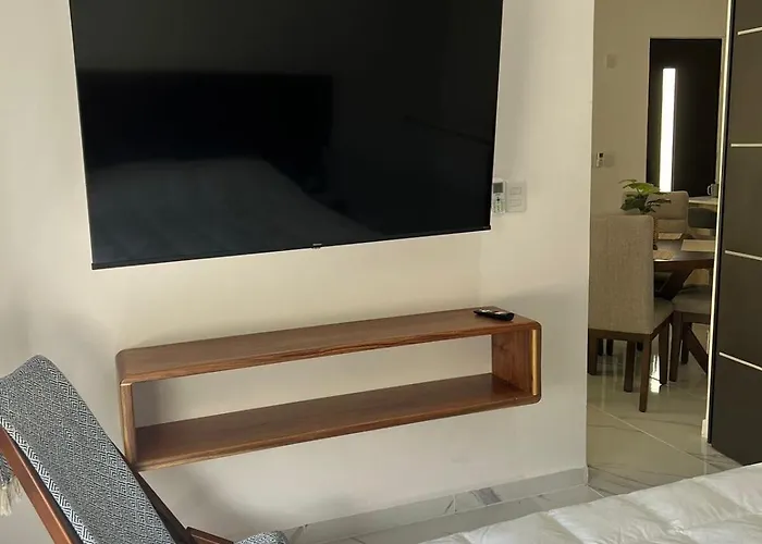 Elegant, Well-furnished In Apartment *