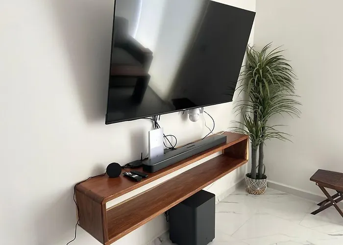 Apartment Elegant, Well-furnished In *